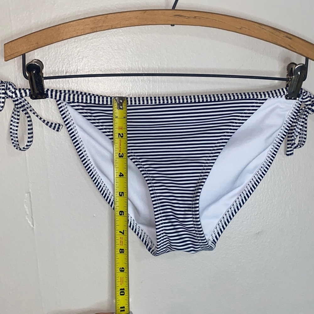 🌵Two piece blue and white striped with crochet design with black lining! - Picture 5 of 8